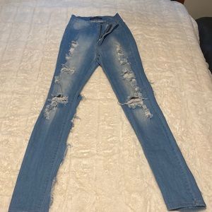 Fashion nova size 7 ripped jeans